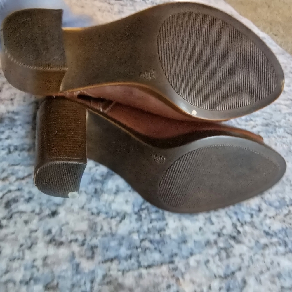 Agave Girl Elegant Brown Peep-Toe Heels - Picture 2 of 4